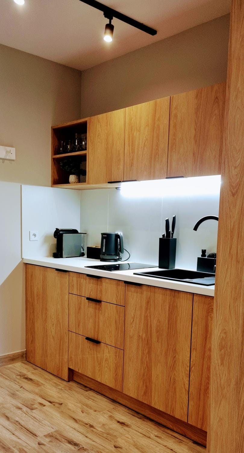 Coffee/tea facilities, Kitchen or kitchenette, dishwasher, stove