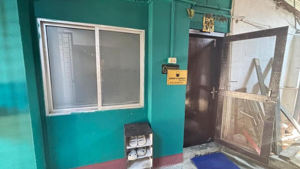 Emon's Corner Apartment in India