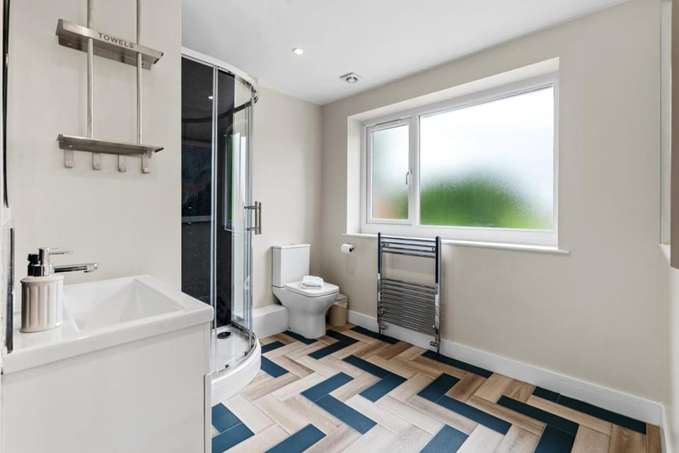 Large House Near Racecourse, City & Uni Vacation rental in Worcester