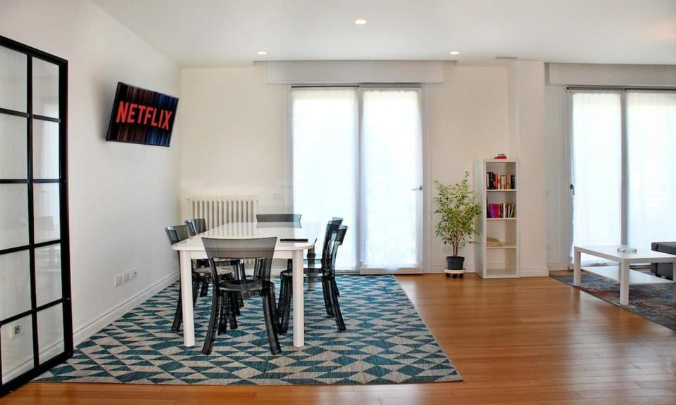 TV and multimedia, Living room, Seating area, Dining area, heating, internet, air conditioner