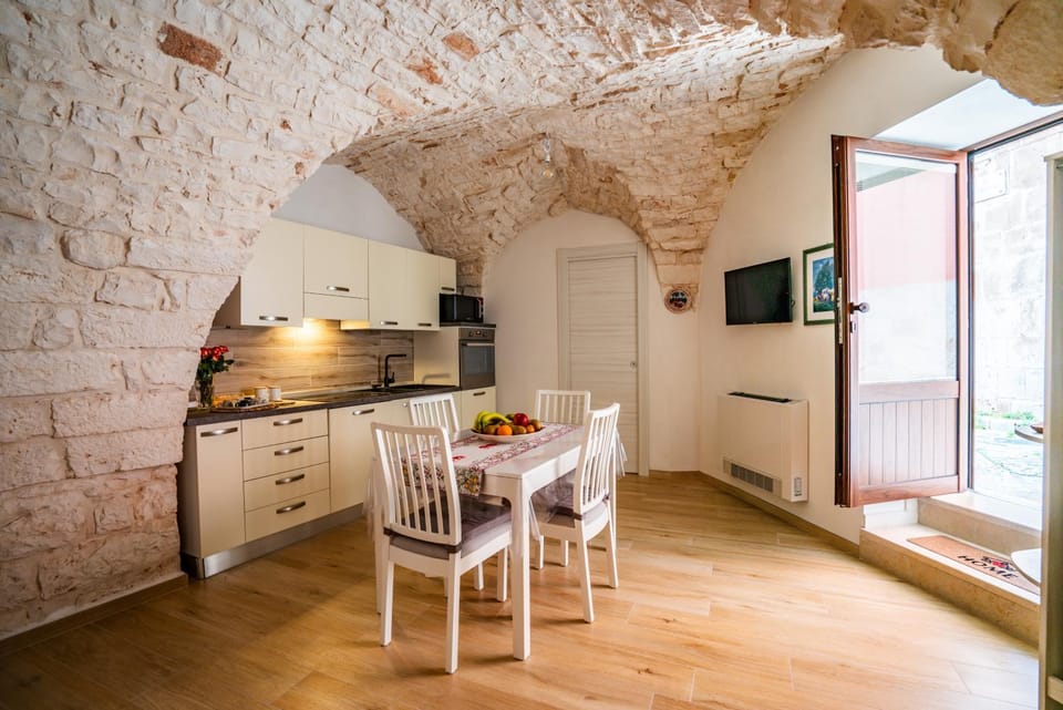 Dining area, oven, stove