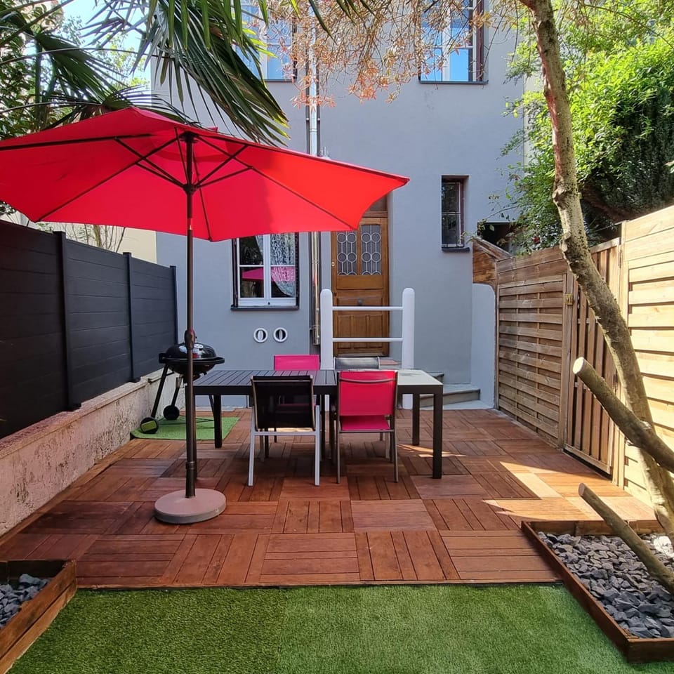 Property building, Patio, Dining area