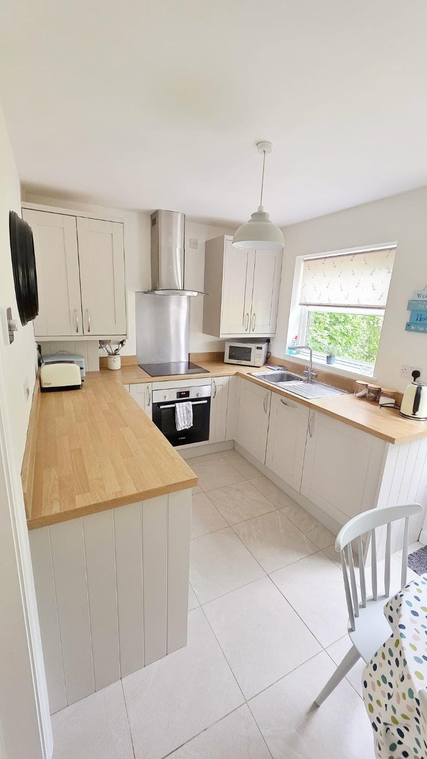 dishwasher, oven, pet friendly, stove, washing machine, kitchen