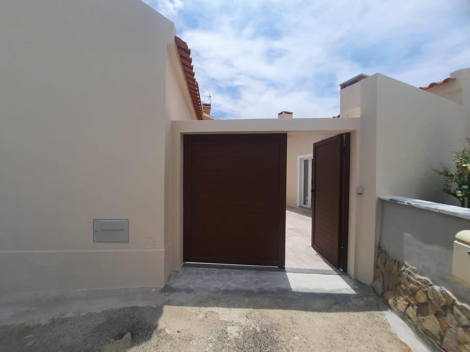 Zeca Holidays -Atalaia Fall Mezanine com Ar Cond House in Lisbon District