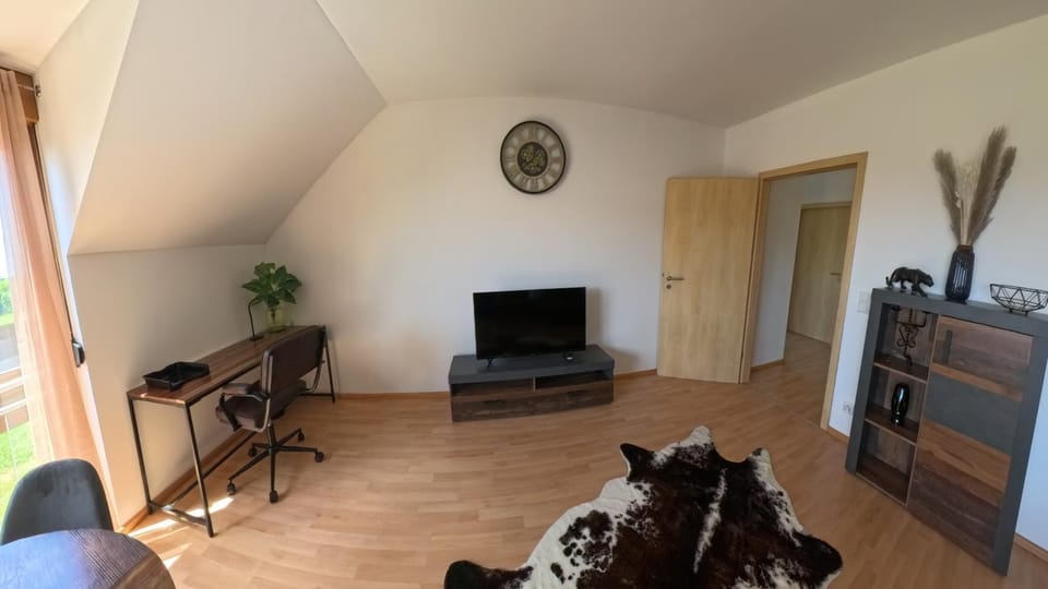 Communal lounge/ TV room, TV and multimedia, Living room, Seating area, Evening entertainment