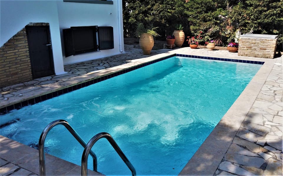 Swimming pool, Swimming pool