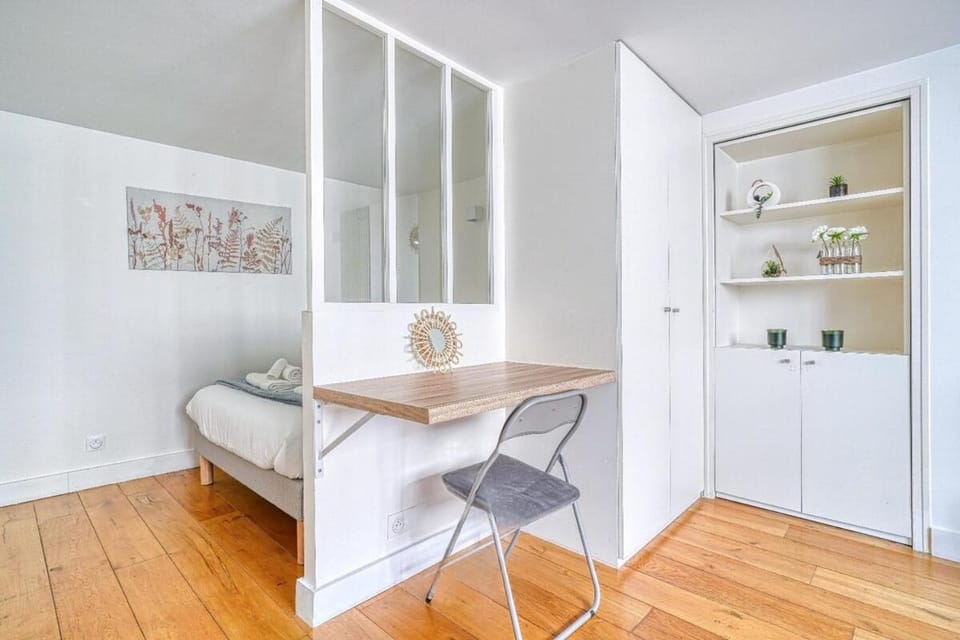 Bed, Kitchen or kitchenette, Photo of the whole room, Dining area, Bedroom, wardrobe