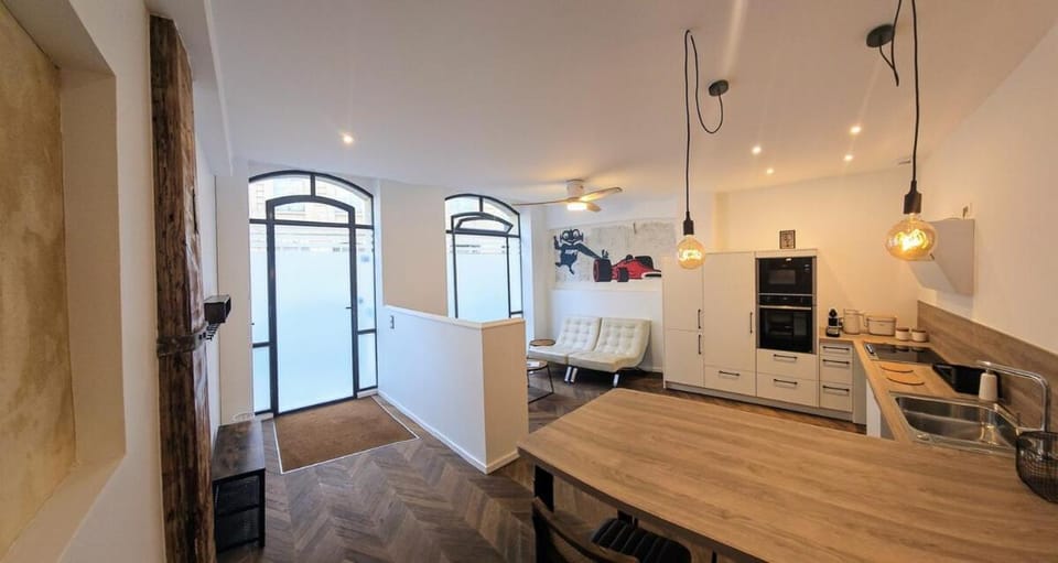 Kitchen or kitchenette, dishwasher, oven, pet friendly, stove, toaster