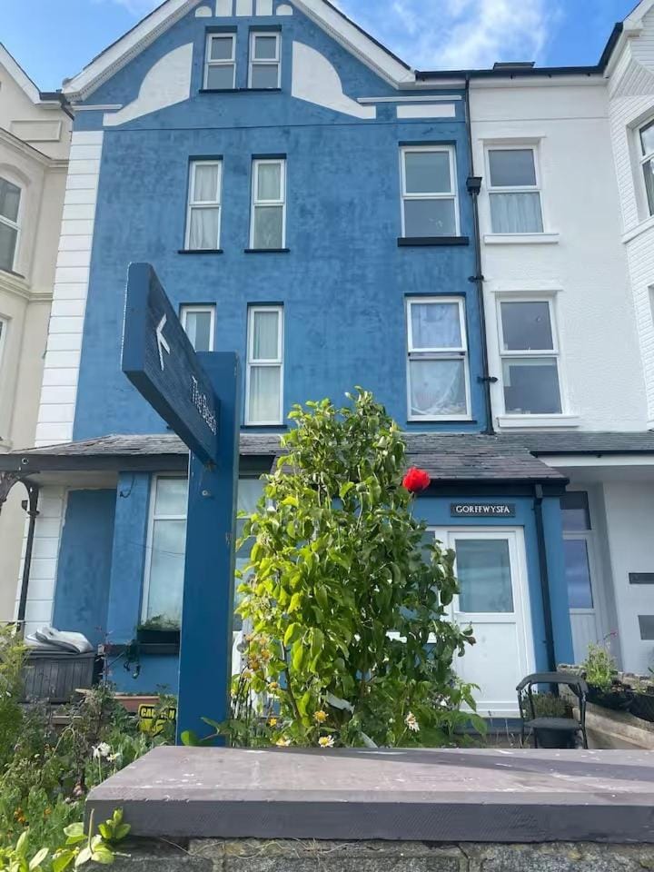 Facade/entrance, Garden