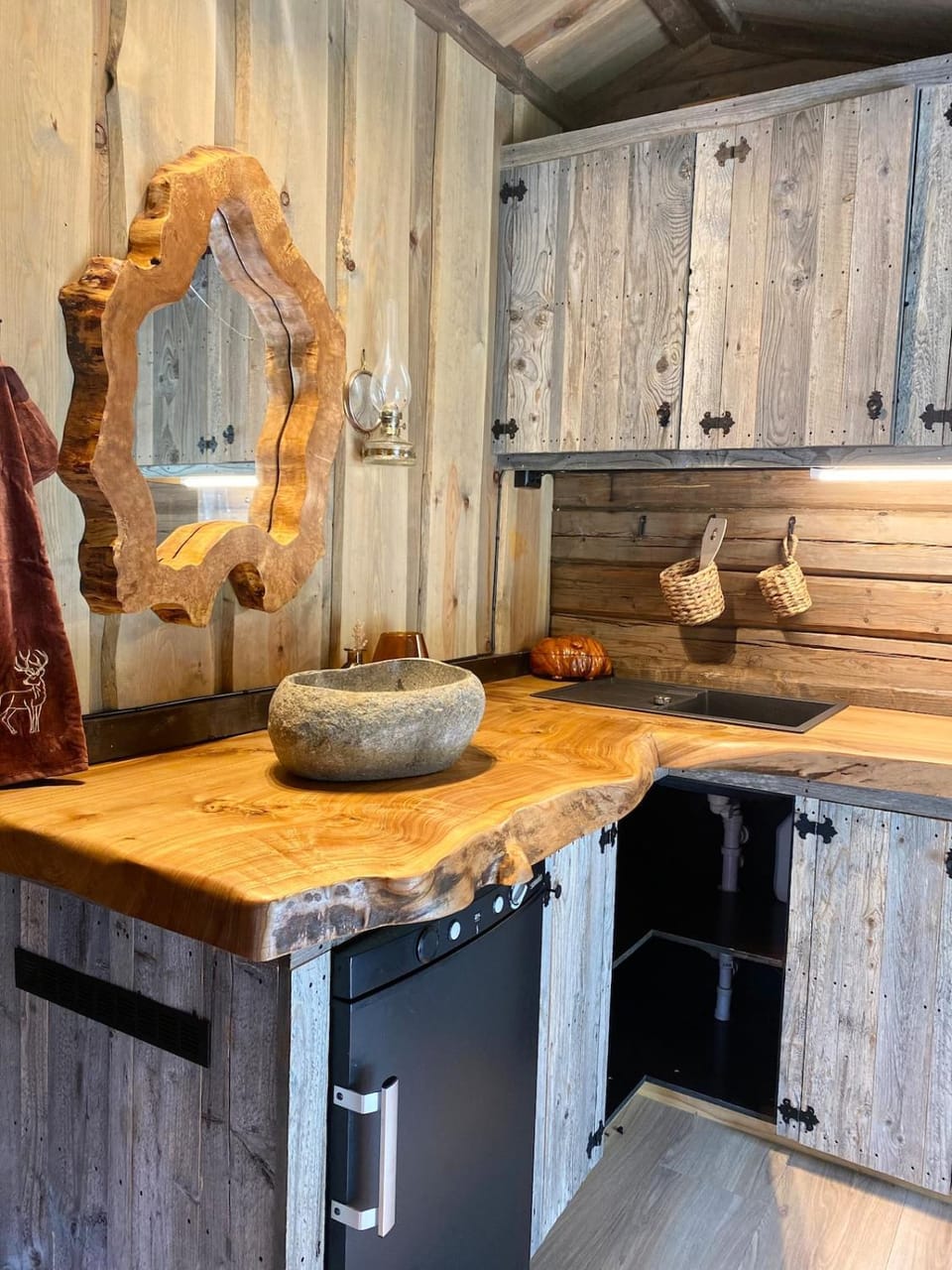 Kitchen or kitchenette