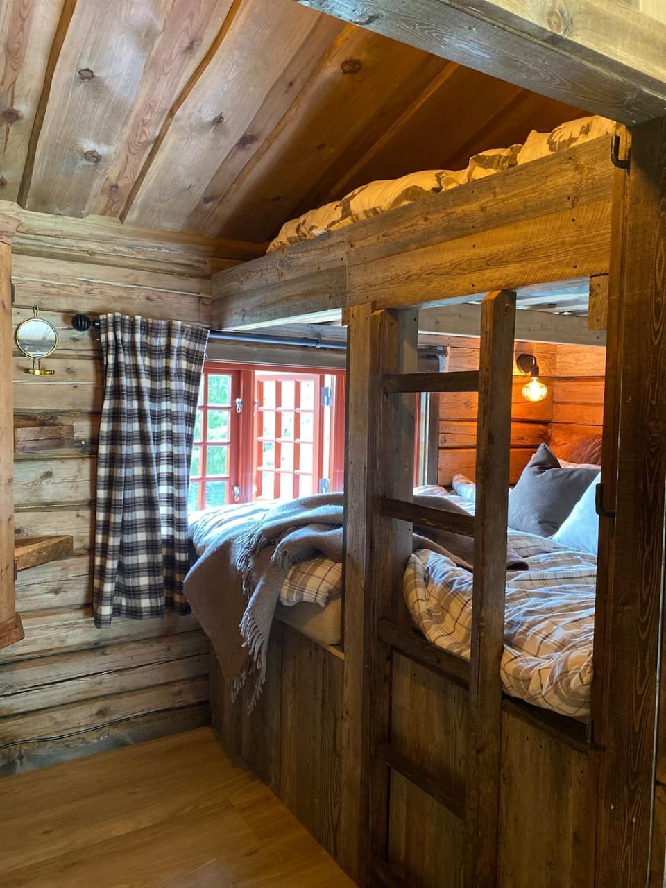 Bedroom, bunk bed