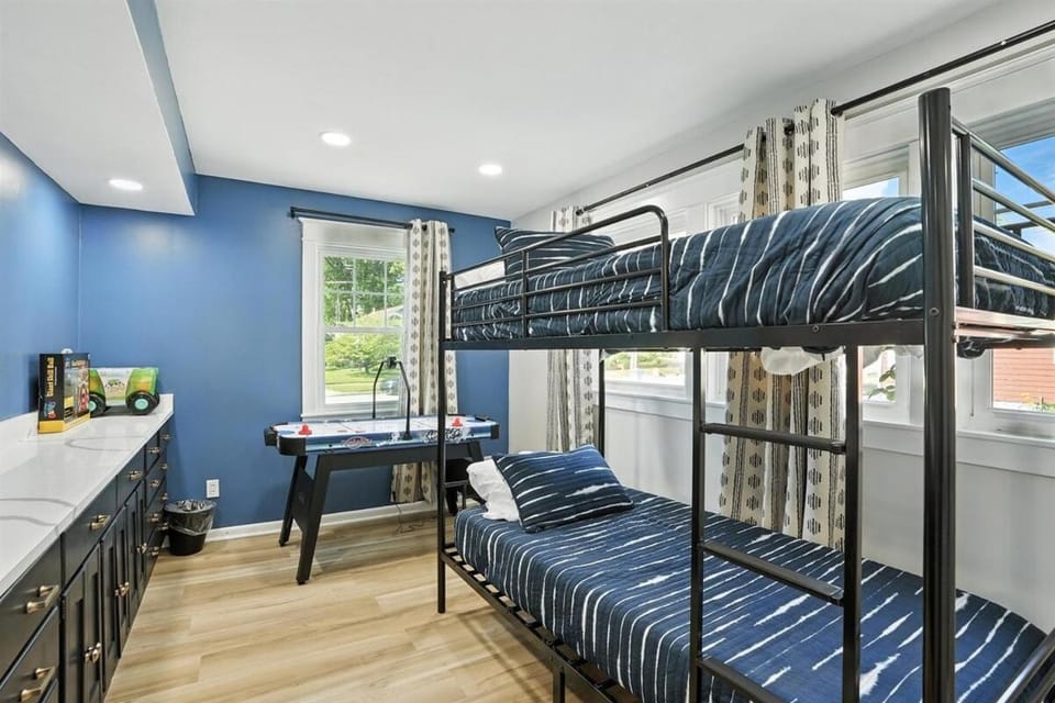 Campus To Dunes Escape - 2 King Beds - Game Area House in Valparaiso