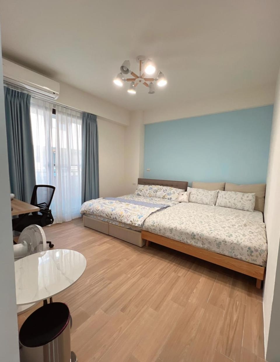 Bed, Photo of the whole room, Bedroom