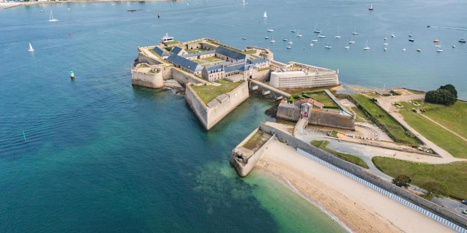 Duplex Port-Louis Apartment in Auvergne-Rhône-Alpes