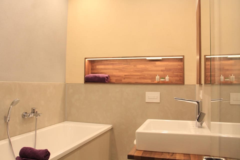 Bathroom, Bath, towels