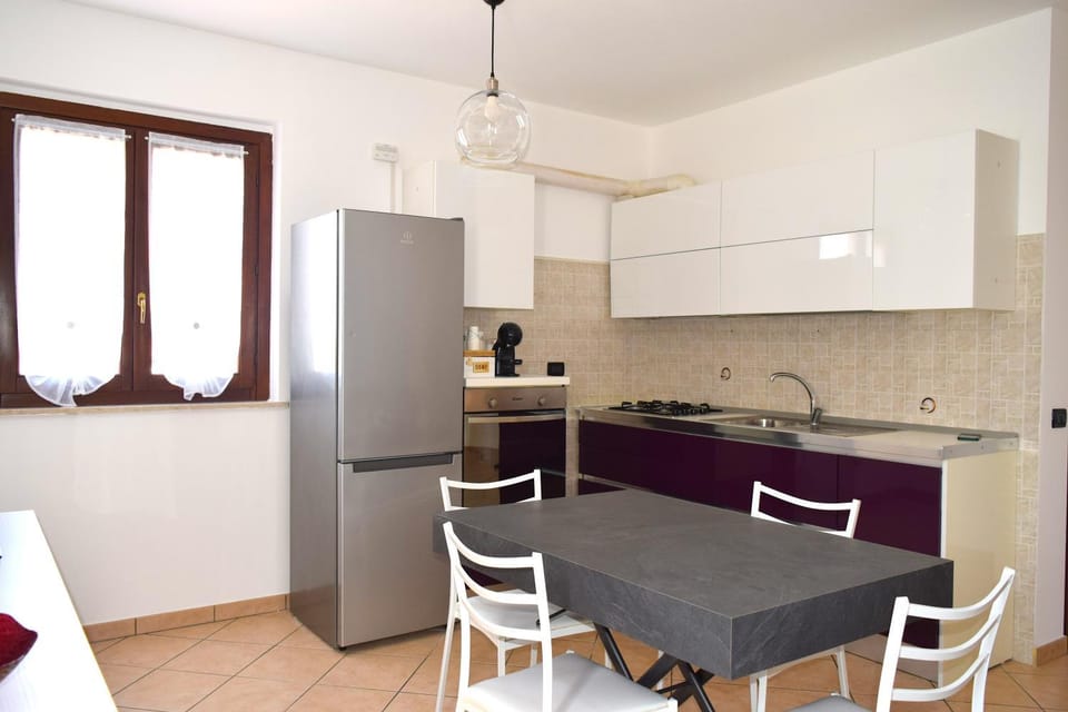 Kitchen or kitchenette, dishwasher, oven
