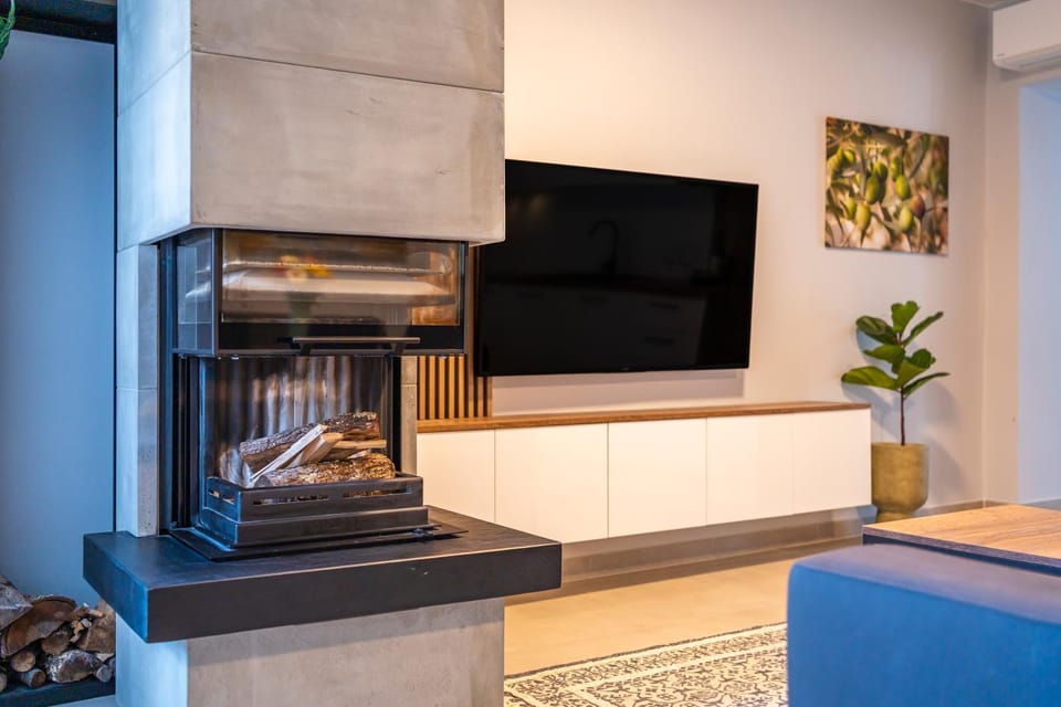 TV and multimedia, Kitchen or kitchenette, Food and drinks, Food