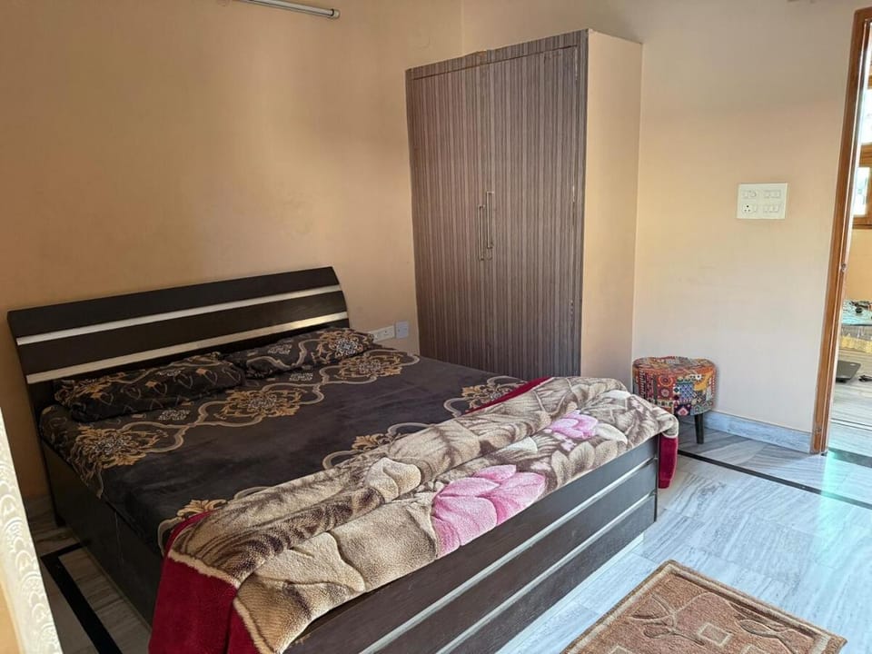 Private Floor Home With Rooftop Apartment in Noida