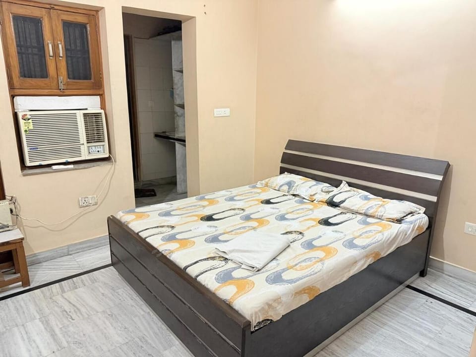 Private Floor Home With Rooftop Apartment in Noida