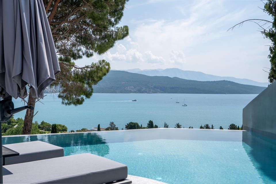Mountain view, Pool view, Swimming pool