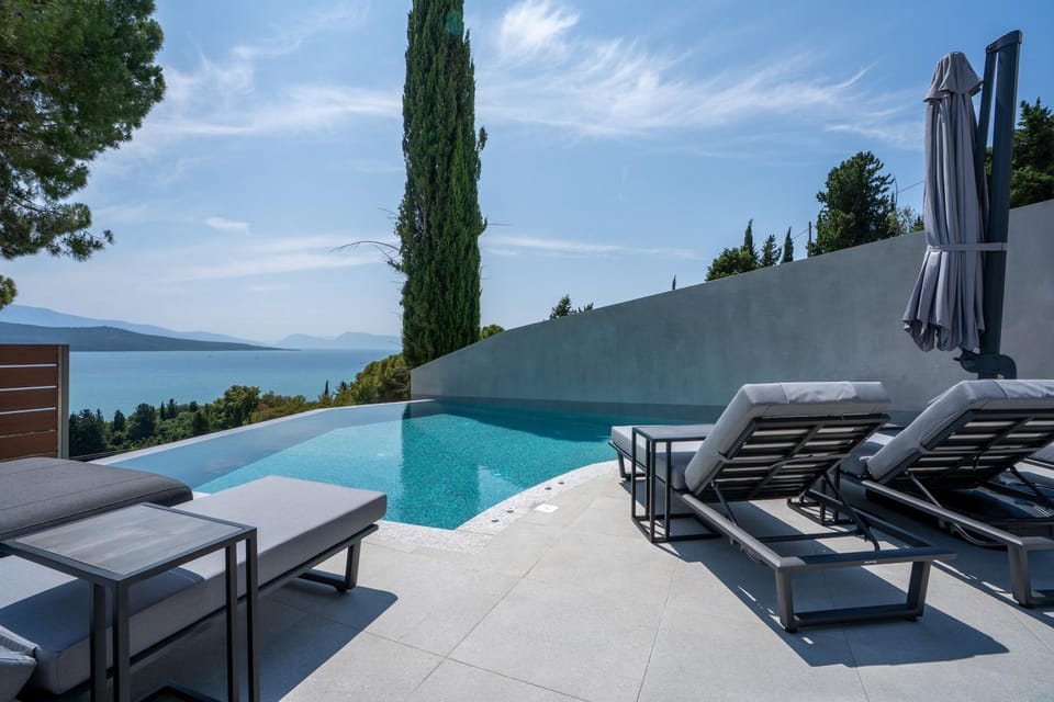 Pool view, Swimming pool, sunbed