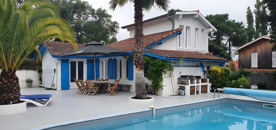 Property building, Garden, Balcony/Terrace