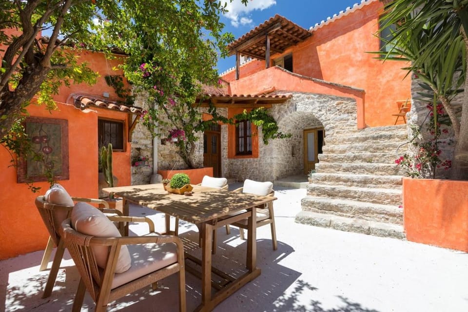 Property building, Patio, Balcony/Terrace, Dining area