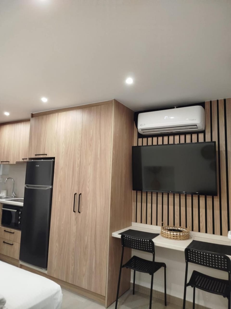Kitchen or kitchenette, Dining area, stove, air conditioner