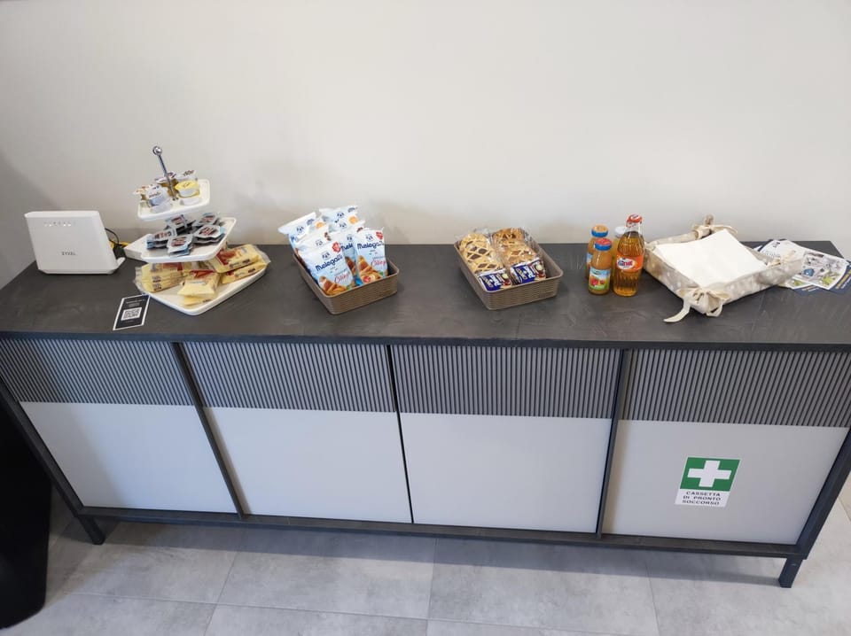 Kitchen or kitchenette, Breakfast