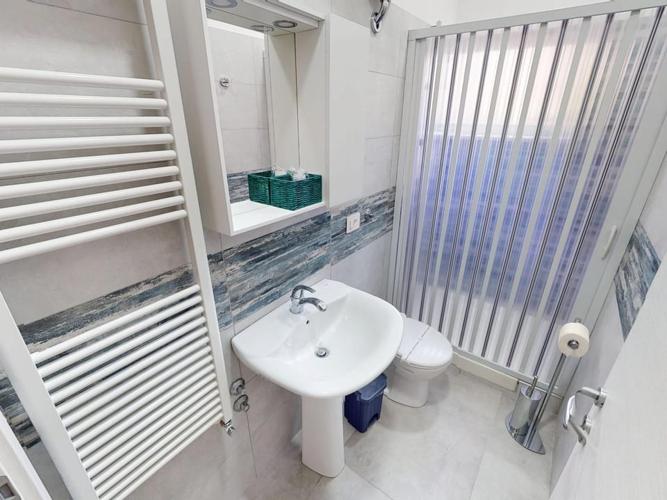 Shower, Toilet, Bathroom, bidet