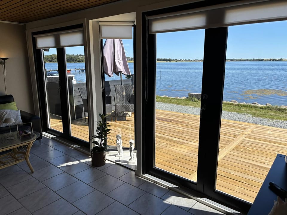 Feriebolig smukt beliggende i vandkanten House in Region of Southern Denmark