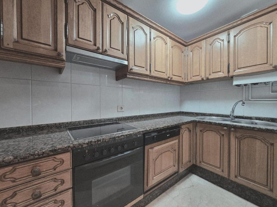 Kitchen or kitchenette, dishwasher, stove