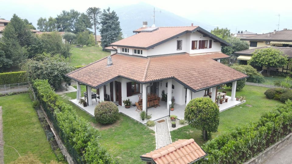 Property building, Day, Garden, Garden view, Mountain view