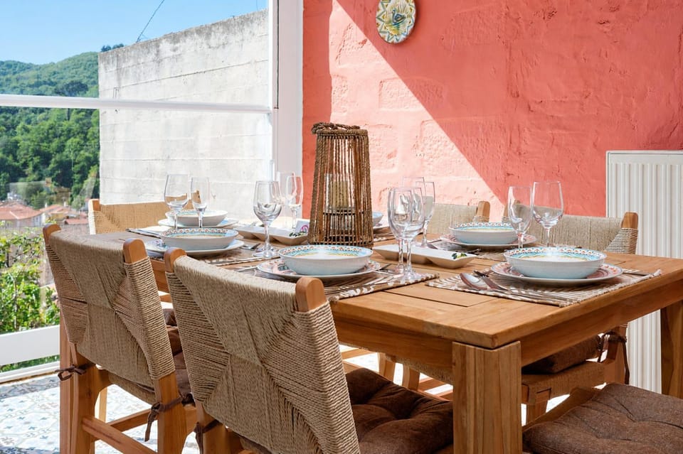 Day, Dining area