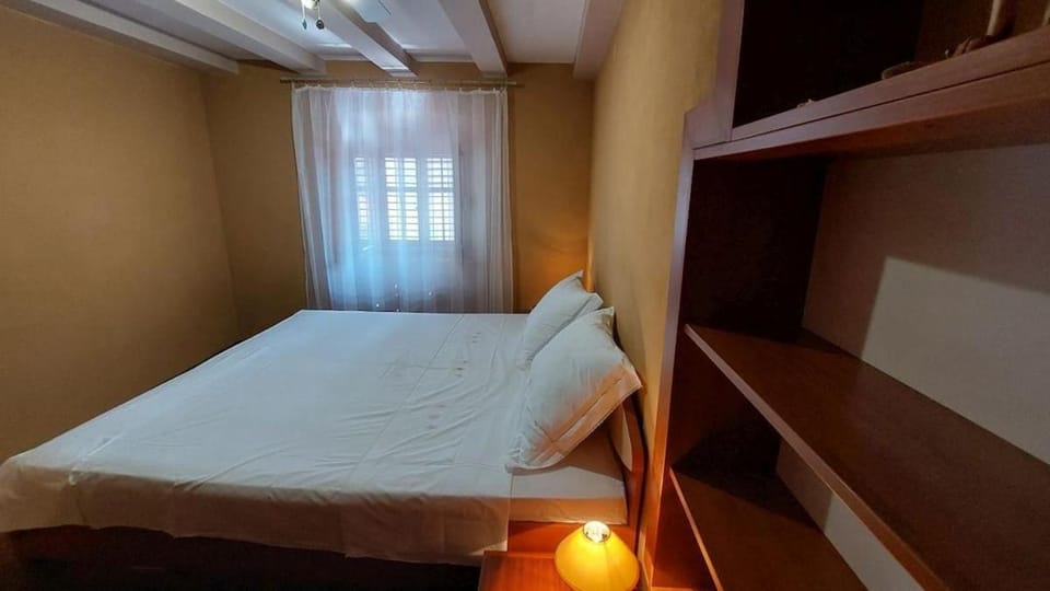 Family apartment in old town Apartment in Cres