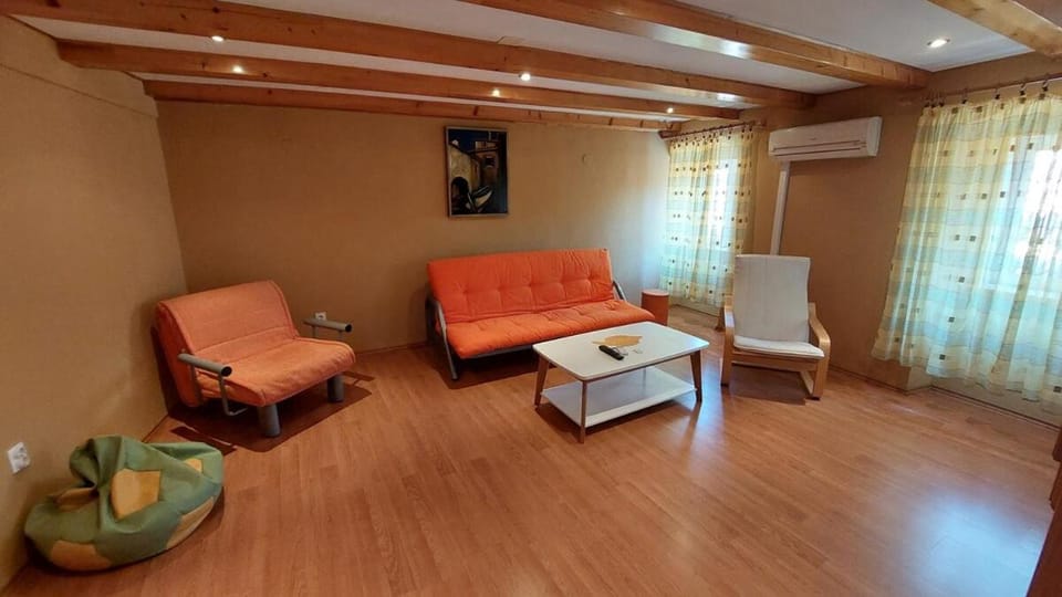Family apartment in old town Apartment in Cres