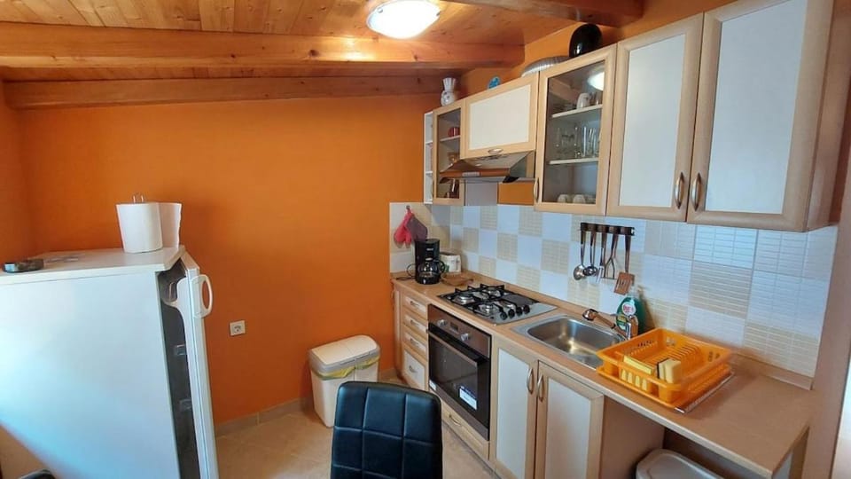 Family apartment in old town Apartment in Cres