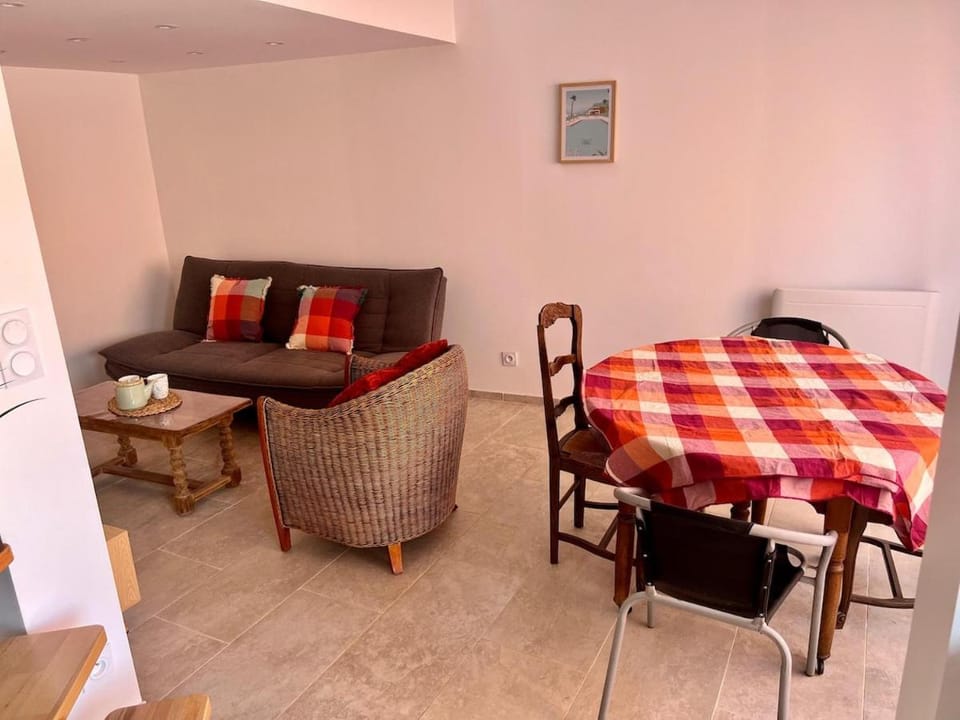 Studio privé à Neffies, proche plages & Pezenas Apartment in Occitanie