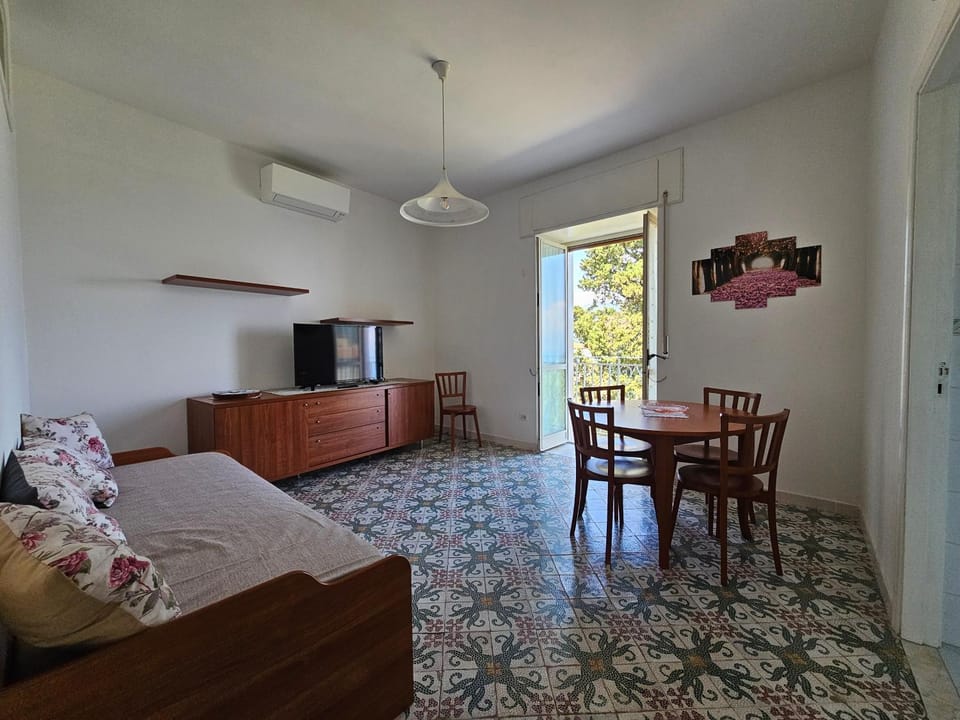 Photo of the whole room, Seating area, Dining area, air conditioner