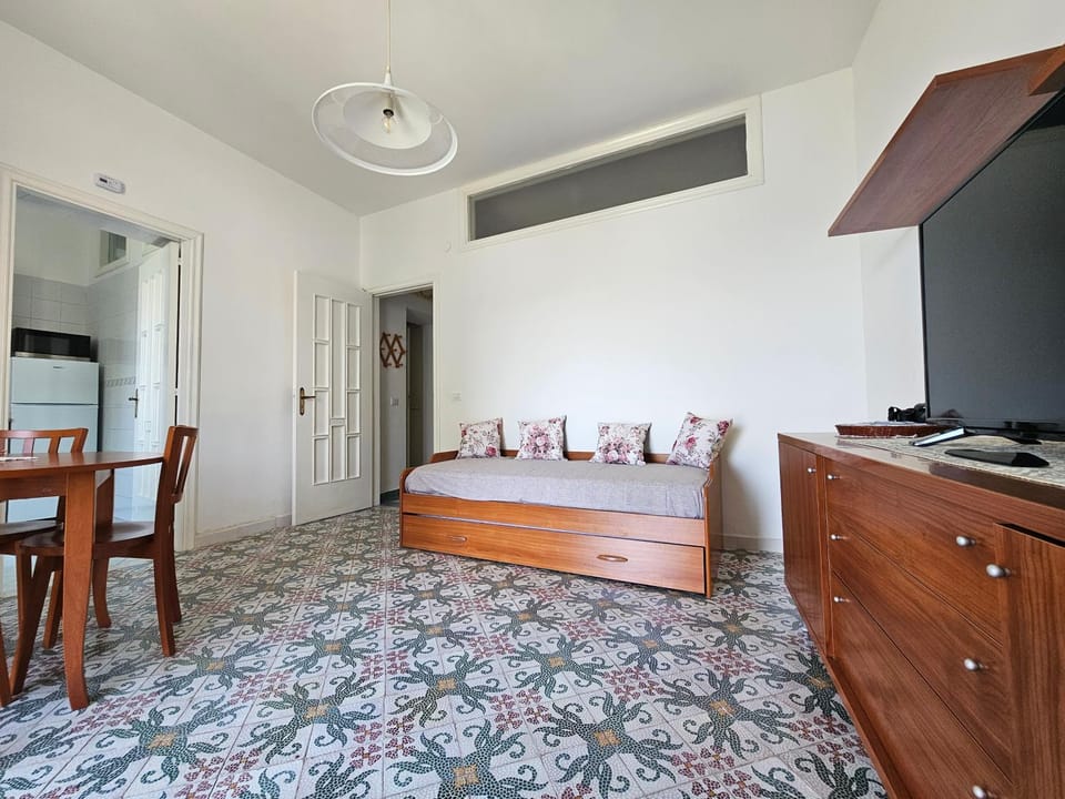 Living room, Photo of the whole room, Seating area, Dining area, air conditioner