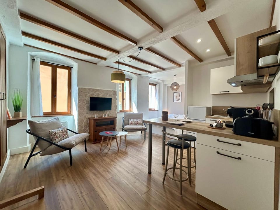 Kitchen or kitchenette, Living room, Dining area, dishwasher, oven, stove, toaster