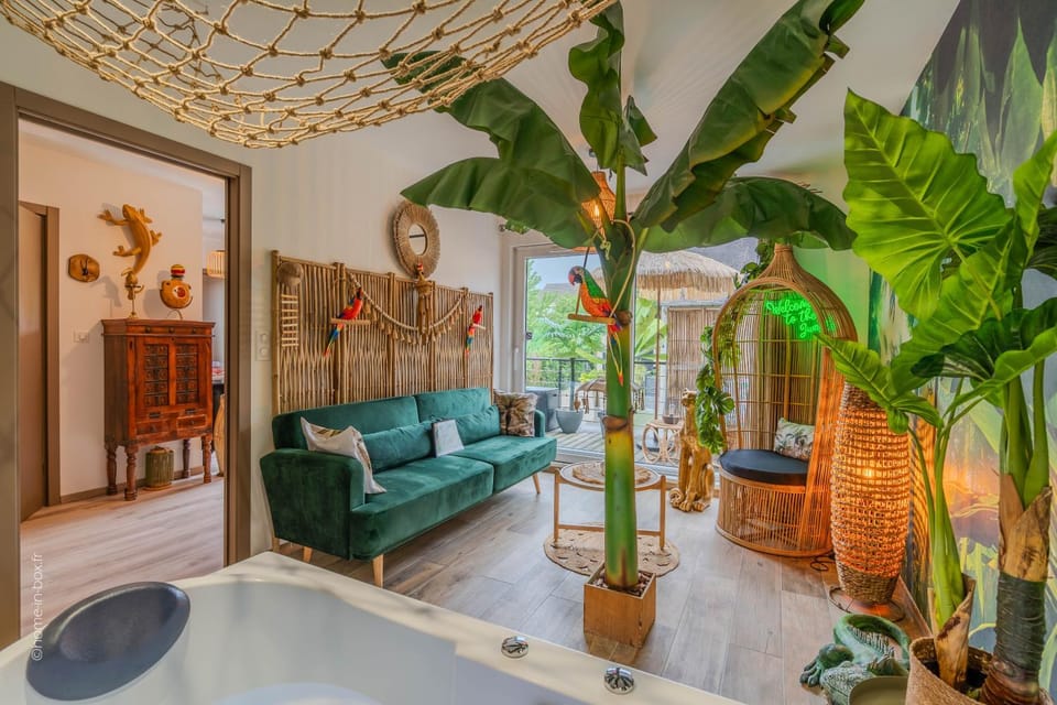Lodge de la Jungle avec Spa Bed and Breakfast in Île-de-France