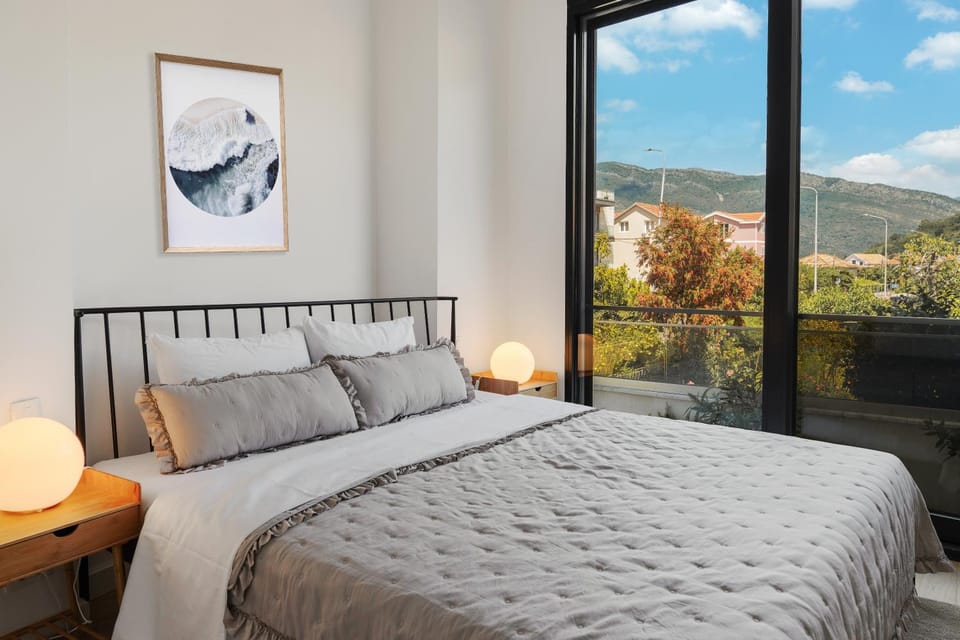 Luxury 2BR Apartment with Terrace & Parking near Porto Montenegro Apartment in Kotor Municipality