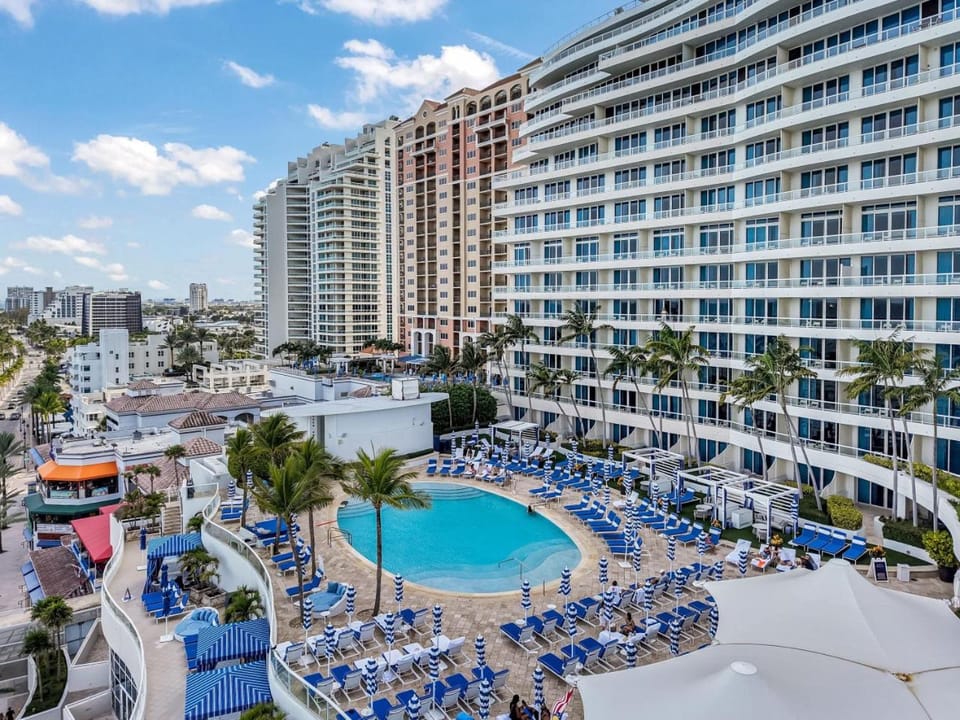 Ritz-Carlton 2br 17th fl Penthouse Hotel Condo Apartment hotel in Fort Lauderdale