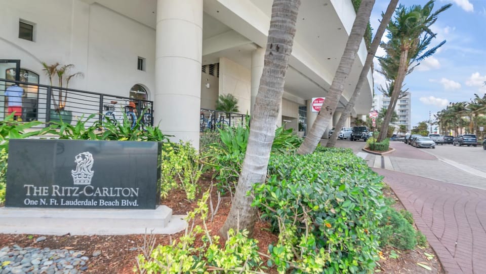 Ritz-Carlton 2br 17th fl Penthouse Hotel Condo Apartment hotel in Fort Lauderdale