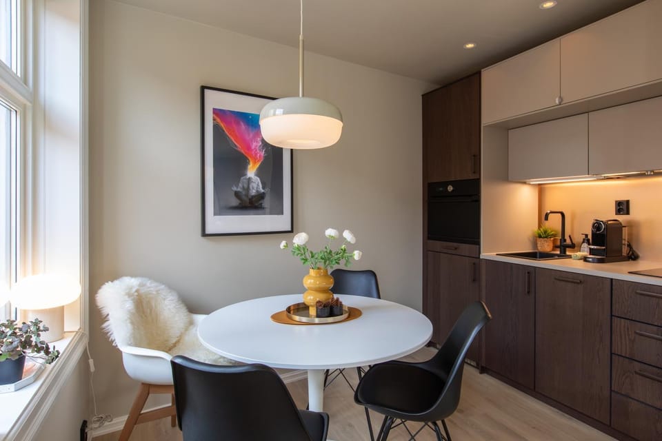 Dining area, kitchen