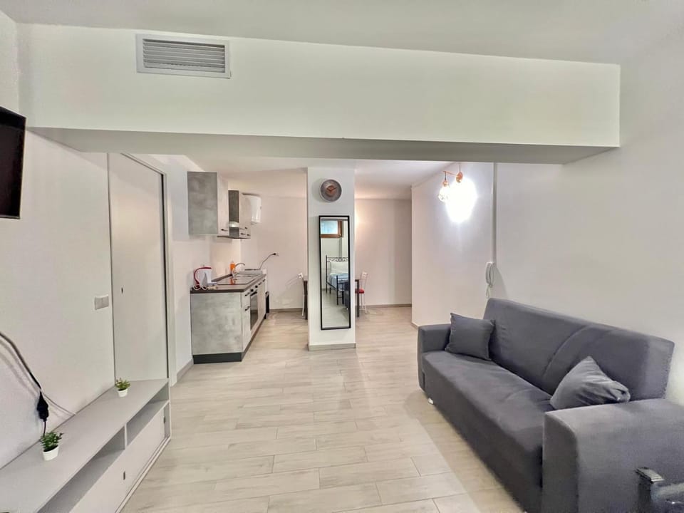 Abruzzi Home Apartment in Milan