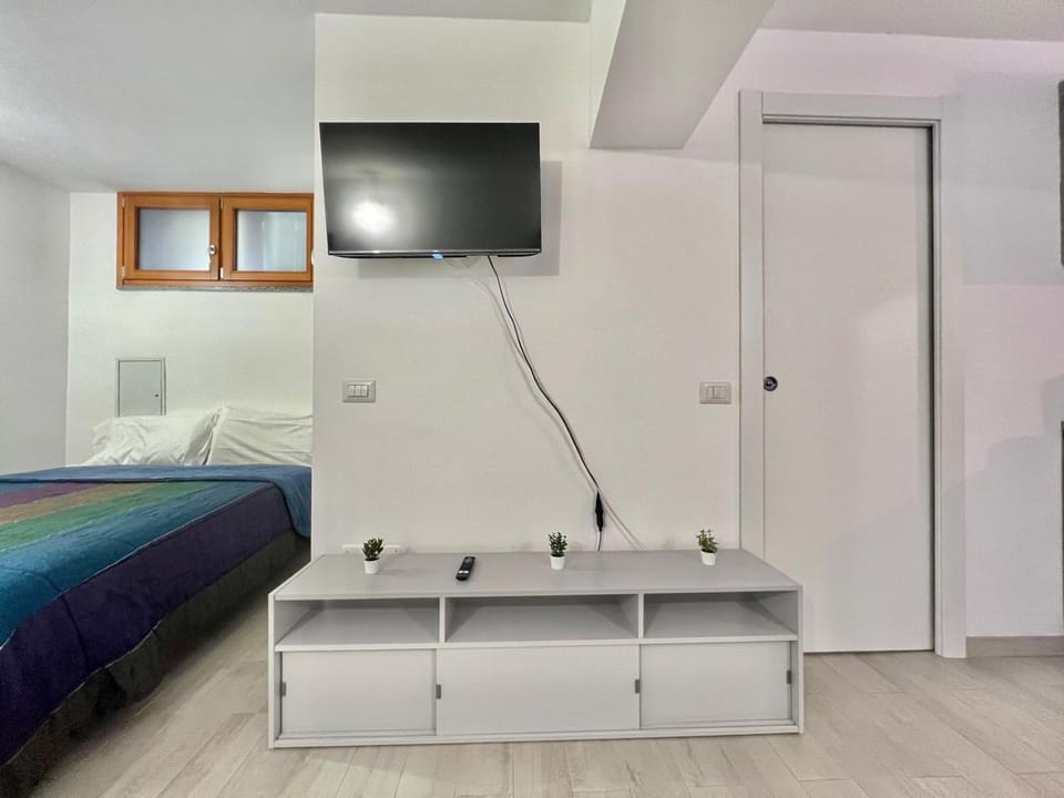 Abruzzi Home Apartment in Milan