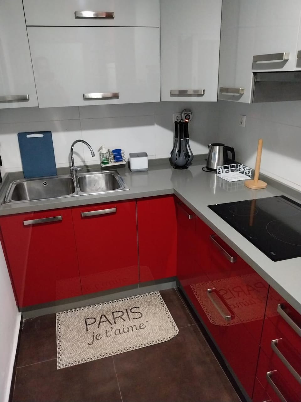 Coffee/tea facilities, Kitchen or kitchenette, stove, toaster