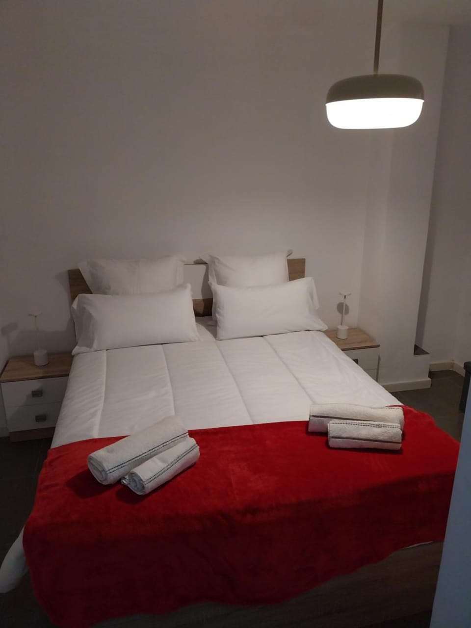 Bed, Photo of the whole room, towels